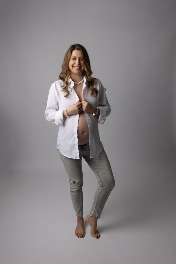 photographie d'une femme enceinte réalisée par Studio Odyssée, photographe spécialisée dans la maternité à Strasbourg