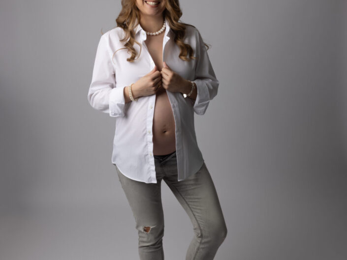 photographie d'une femme enceinte réalisée par Studio Odyssée, photographe spécialisée dans la maternité à Strasbourg